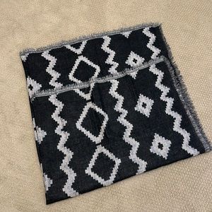 Aritzia Wilfred Diamond Mosaic Blanket Scarf
